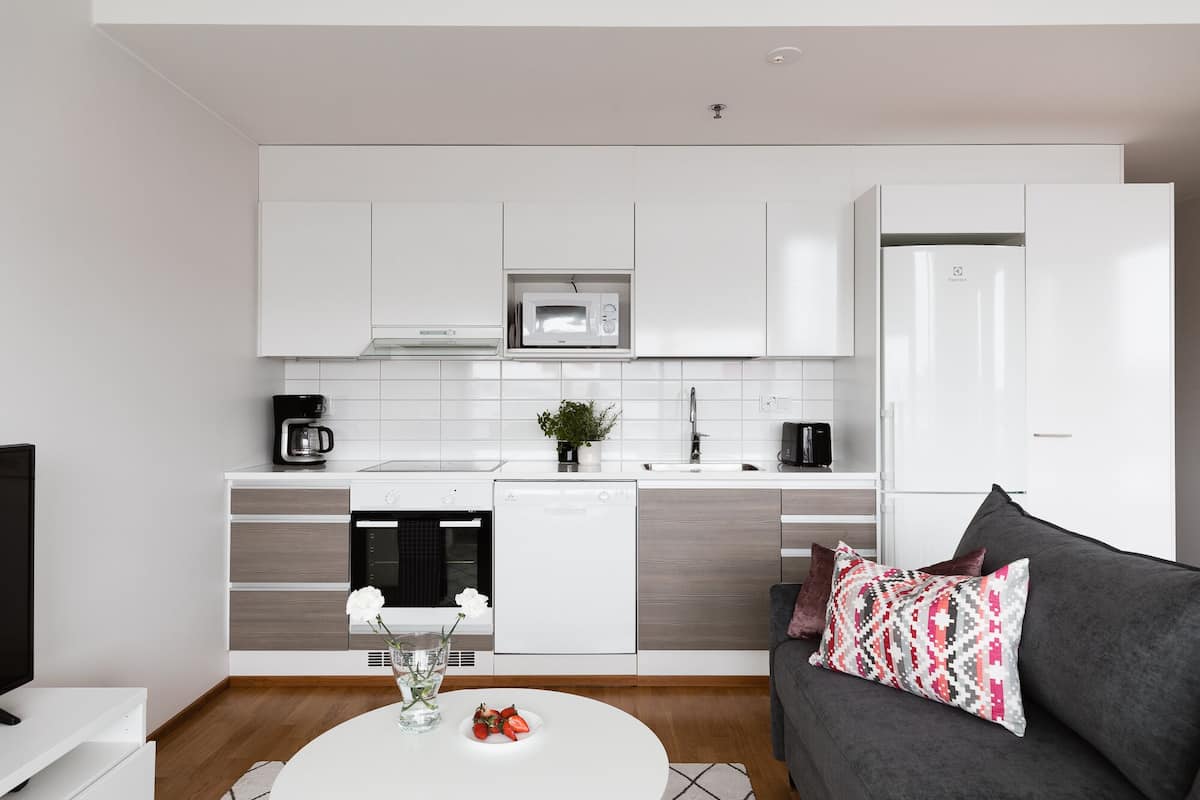 Appartement (Duplex A 9) | Privékeuken | Een koelkast, een magnetron, een oven, een kookplaat
