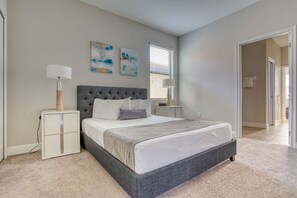 3 slaapkamers, een strijkplank/strijkijzer, gratis wifi, beddengoed