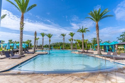 3BR Home Near Legoland & Disney | Pool, Game Room, Balmoral Resort Amenities | Pet-Friendly