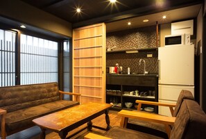 雪櫃、微波爐、廚房用具/餐具/器皿