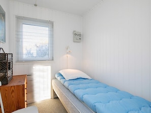 3 bedrooms, cribs/infant beds
