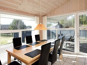 Dining - Lovely Holiday Home in Jutland With Sea Nearby (Henne)