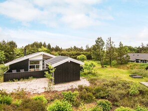 Exterior - Lovely Holiday Home in Jutland With Sea Nearby (Henne)