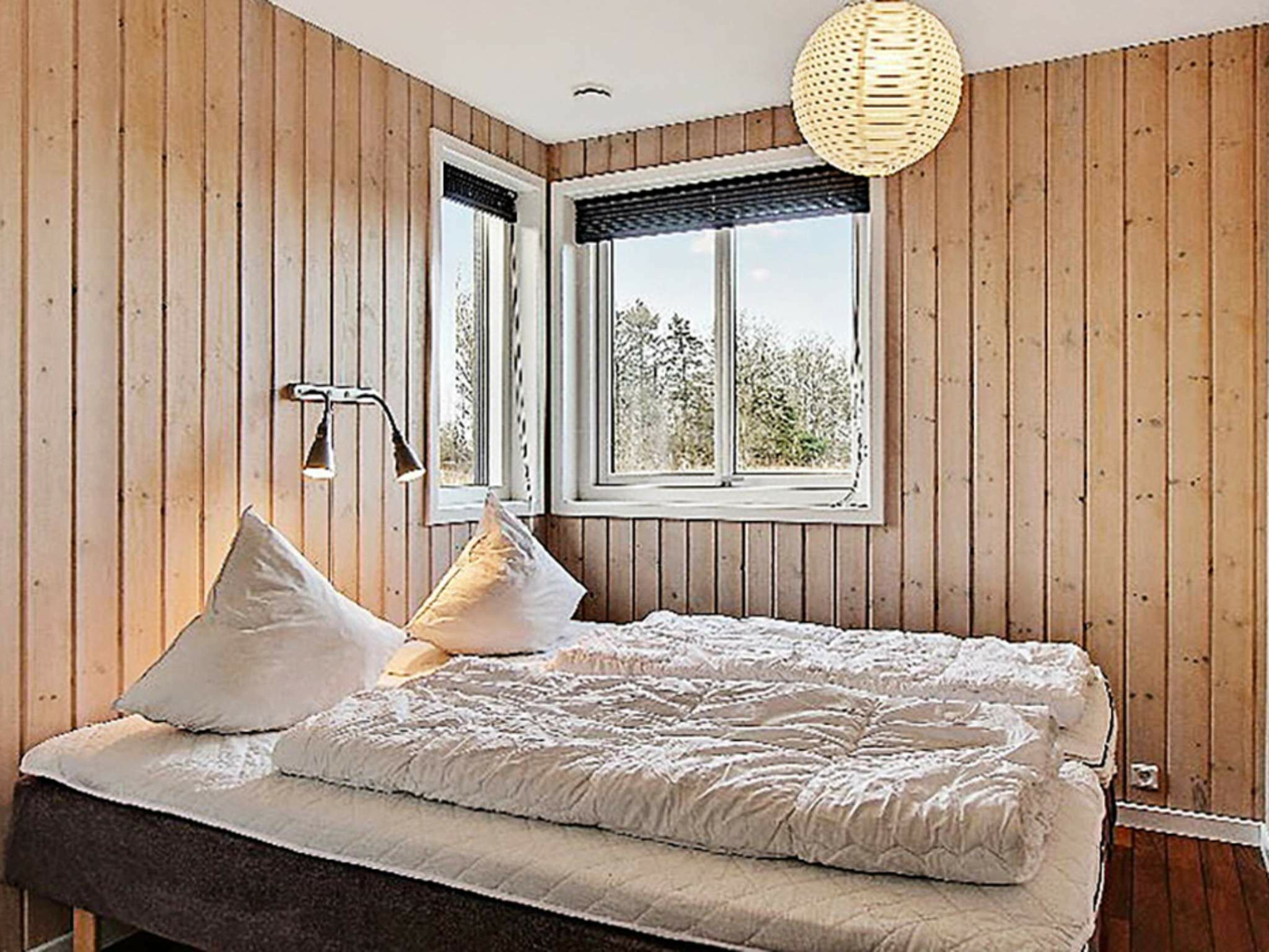 3 bedrooms, cribs/infant beds