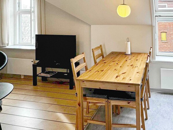 Apartment | Dining