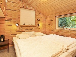 Room - Cozy Holiday Home in Højby Amidst Lush Green Forest (Hojby)