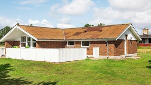Exterior - Suave Holiday Home in Blavand near Sea (Blavand)