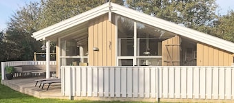 10 Person Holiday Home in Humble-by Traum