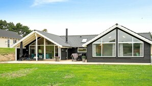 Exterior - Stunning Holiday Home in Hovedstaden With Swimming Pool (Vejby)