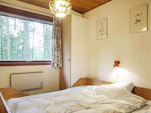 3 bedrooms, cribs/infant beds
