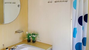 Bathroom - Stylish Holiday Home in Rødby With Fenced Garden (Rodby)