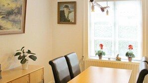 Room - Stylish Holiday Home in Rødby With Fenced Garden (Rodby)