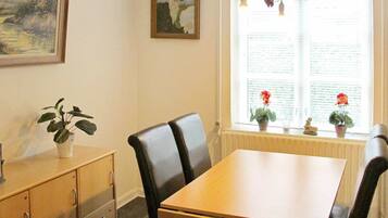 2 Schlafzimmer, Babybetten