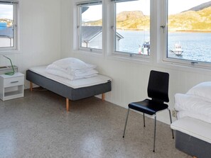 House - 8 Person Holiday Home in Oksvoll (Orland)