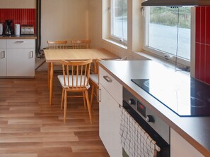 Private kitchen - 8 Person Holiday Home in Oksvoll (Orland)