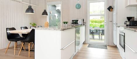 Talo | Yksityinen keittiö | Syöttötuoli