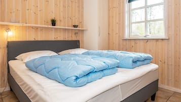 3 bedrooms, cribs/infant beds
