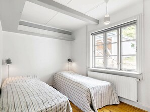 2 Schlafzimmer, Babybetten