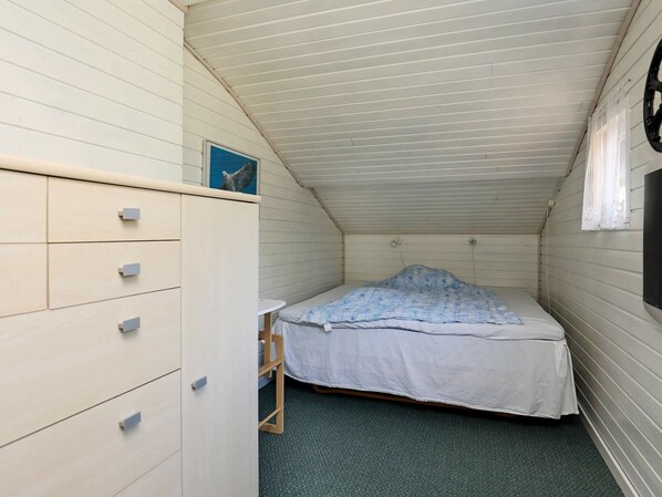 3 bedrooms, cots/infant beds - Pretty Holiday Home in Jerup With Terrace (Jerup)