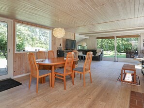 Coffee/tea maker, fridge, stovetop, dishwasher - Pretty Holiday Home in Jerup With Terrace (Jerup)