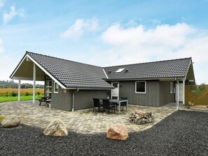 House | View from property - Lakeview Retreat in Kvie So - By Traum Ferienwohnungen (Ansager)