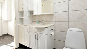 Bathroom - Enticing Holiday Home in Silkeborg With Terrace (Silkeborg)