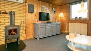 3 bedrooms, cribs/infant beds - Modern Holiday Home in Sæby With Terrace (Sæby)
