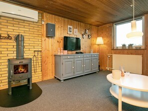 3 bedrooms, cots/infant beds - Modern Holiday Home in Sæby With Terrace (Sæby)