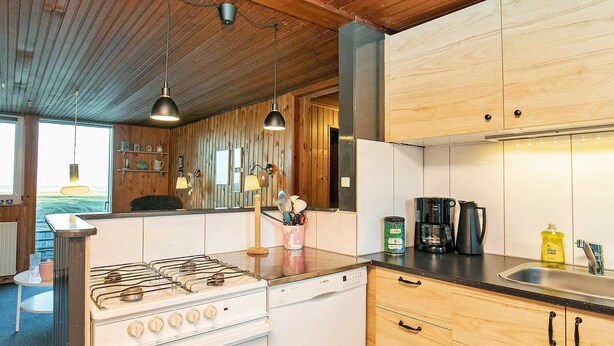Coffee/tea maker, fridge, stovetop, dishwasher - Modern Holiday Home in Sæby With Terrace (Sæby)