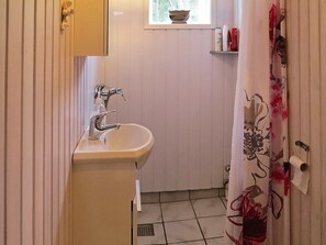 Bathroom - Modern Holiday Home in Sæby With Terrace (Sæby)