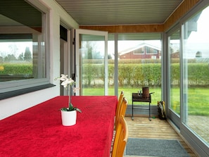 3 bedrooms, cribs/infant beds