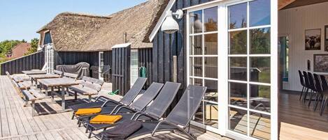 House | Outdoor dining