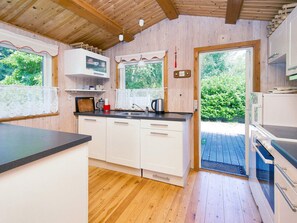 House | Private kitchen - Quaint Holiday Home in Hovedstaden near Sea (Graested)