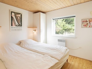 2 bedrooms, cribs/infant beds