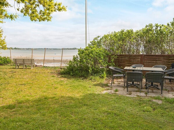 Lake view - Modern Holiday Home in Jutland Near Lake (Sjølund)