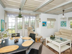 Dining - Modern Holiday Home in Jutland Near Lake (Sjølund)