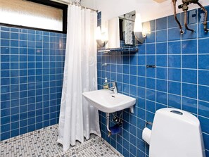 House | Bathroom - 4 Person Holiday Home in Vaeggerlose (Vaeggerlose)