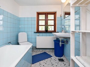 Bathroom - Peaceful Holiday Home in Humble on Natural Ploh (Sydlangeland)