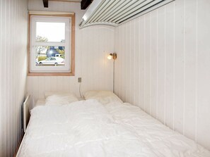 3 bedrooms, cribs/infant beds