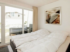 2 bedrooms, bed sheets