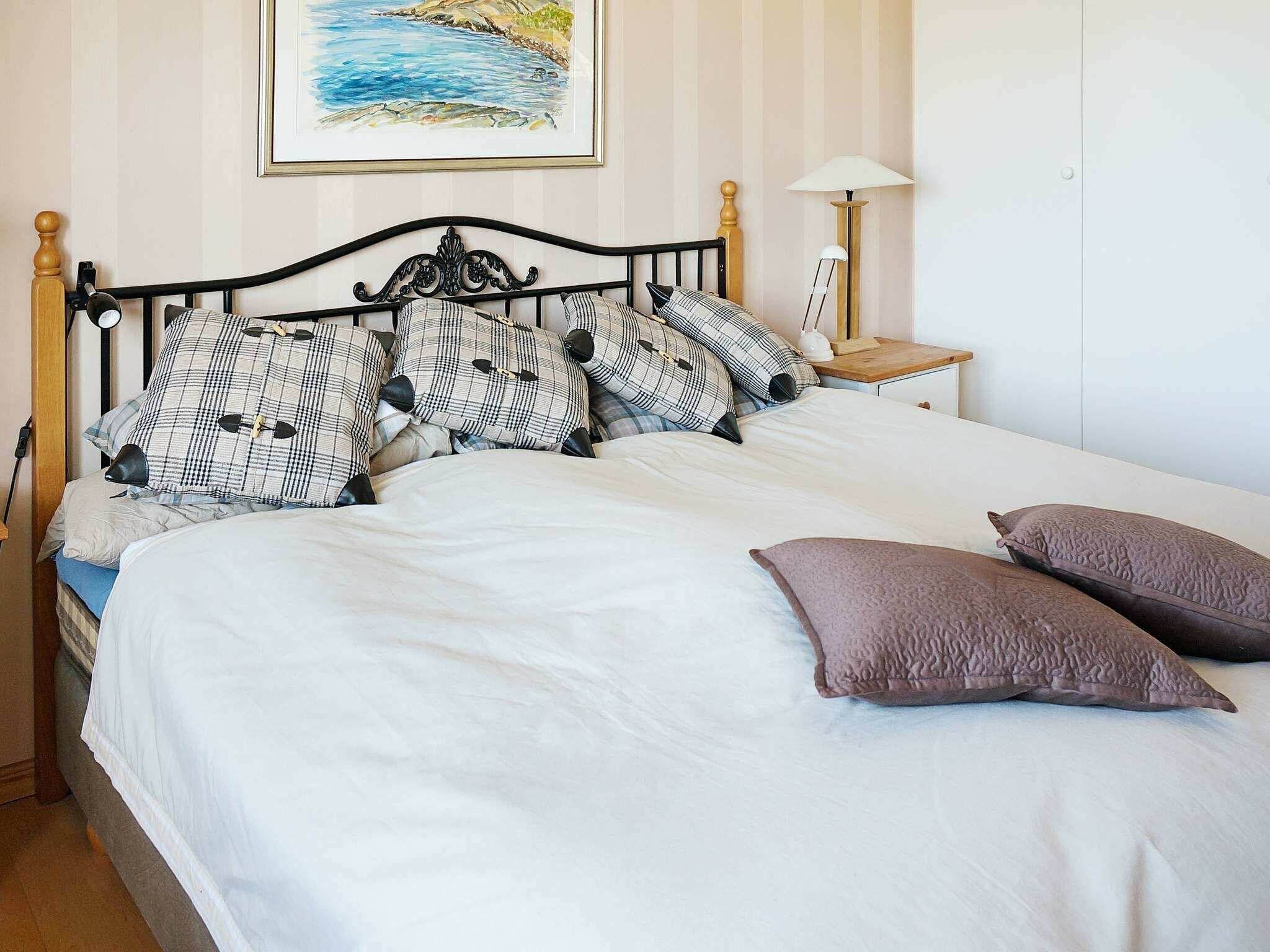 4 bedrooms, individually furnished, bed sheets