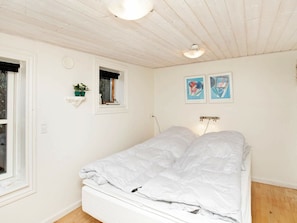 2 Schlafzimmer, Babybetten
