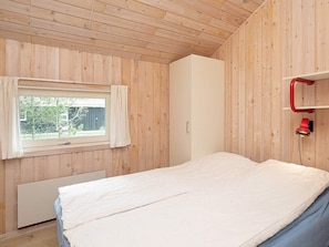 3 bedrooms, individually furnished, cribs/infant beds
