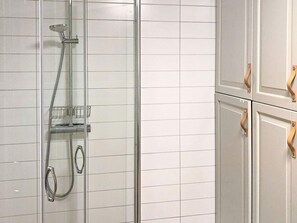 Bathroom - 4 Person Holiday Home in Hunnebostrand (Hunnebostrand)