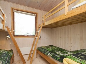 2 bedrooms, cribs/infant beds