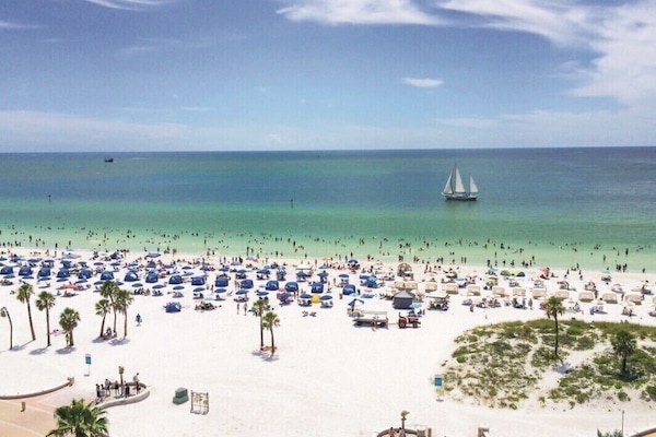 Platja a a prop, gandules de platja i tovalloles de platja