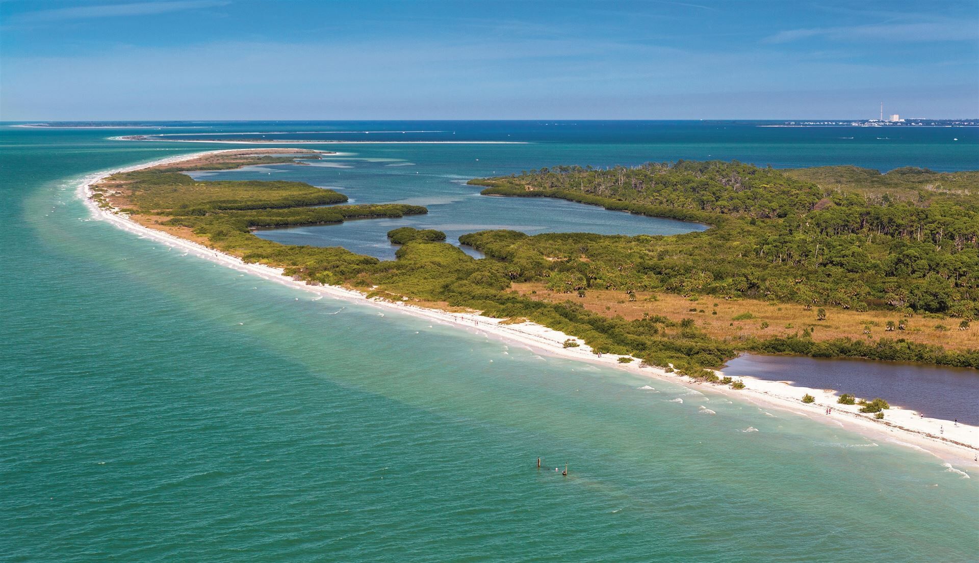 Beach nearby, sun loungers, beach towels