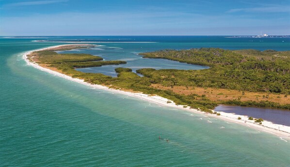Beach nearby, sun loungers, beach towels