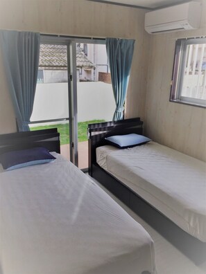 3 bedrooms, desk, iron/ironing board, free WiFi