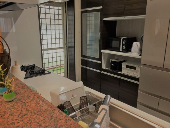 Fridge, microwave, stovetop, cookware/dishes/utensils